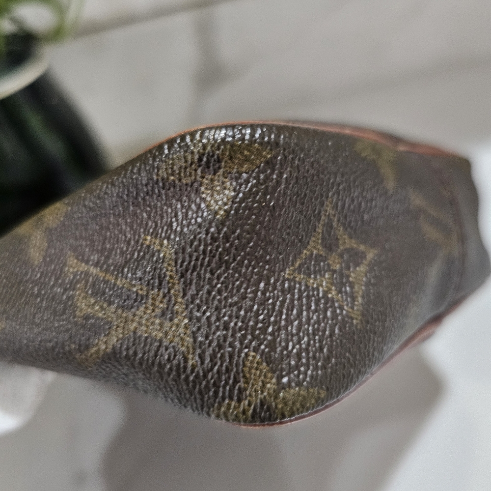 Louis Vuitton Brown Monogram Messenger Bag - Picture 8 of 11